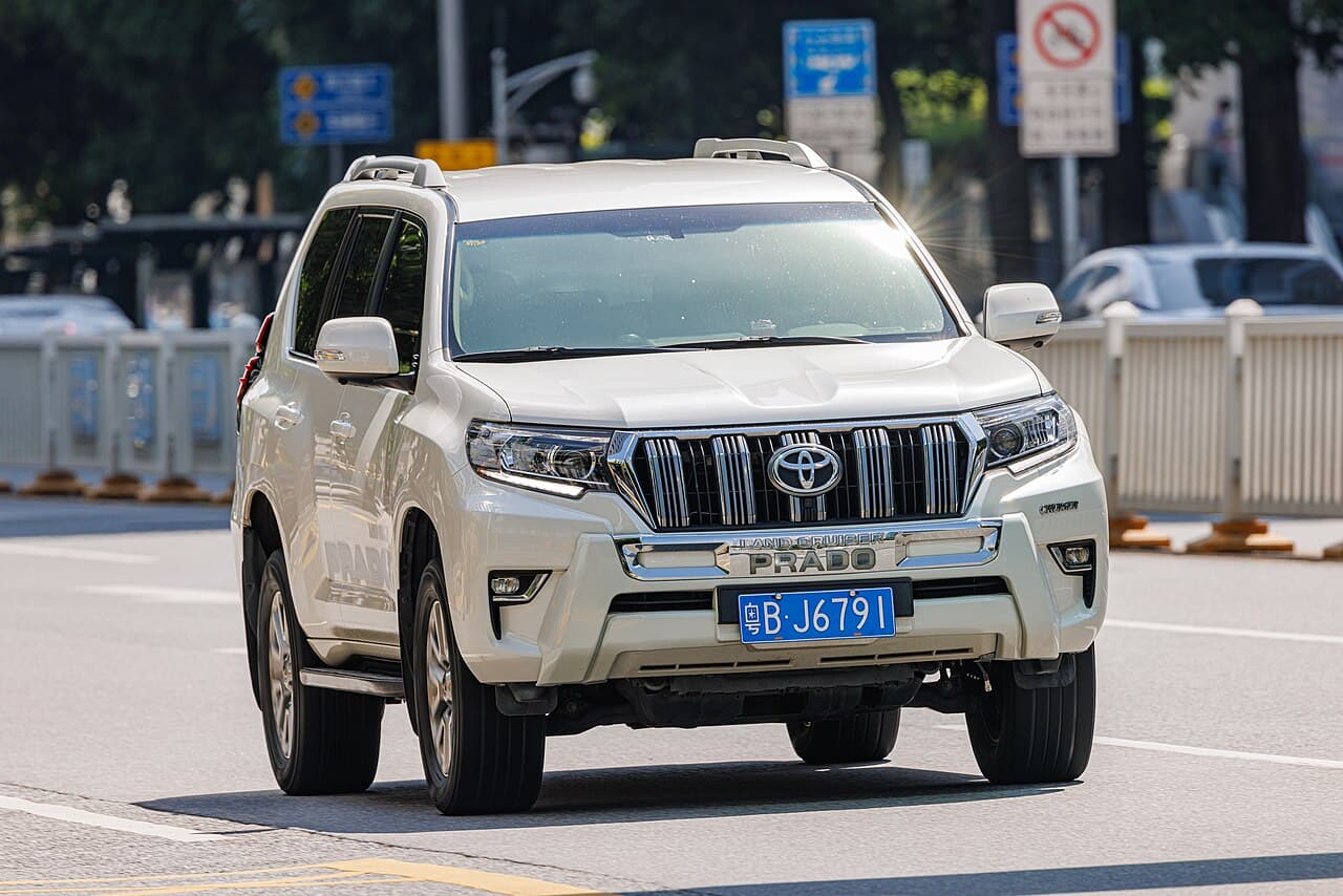 Toyota Land Cruiser Prado — photo: Dinkun Chen (CC BY-SA 4.0, Wikimedia Commons)